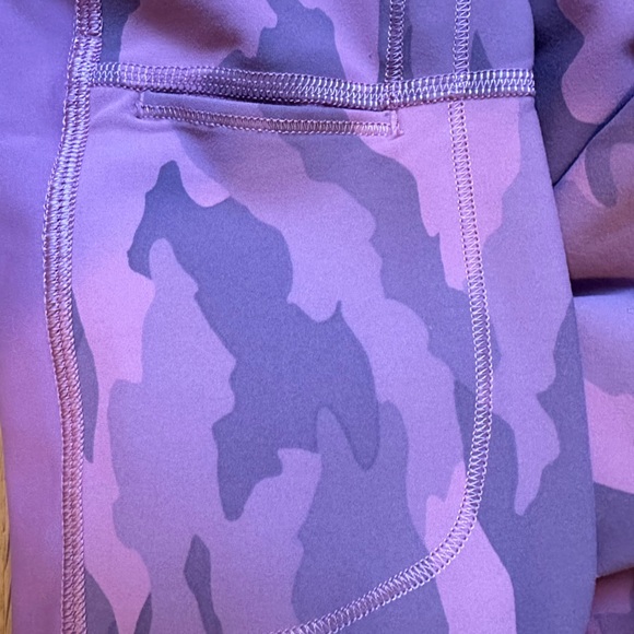 Lululemon Align High Rise Pant Pink Camo Capri 23" Leggings Size 6 - Picture 4 of 8